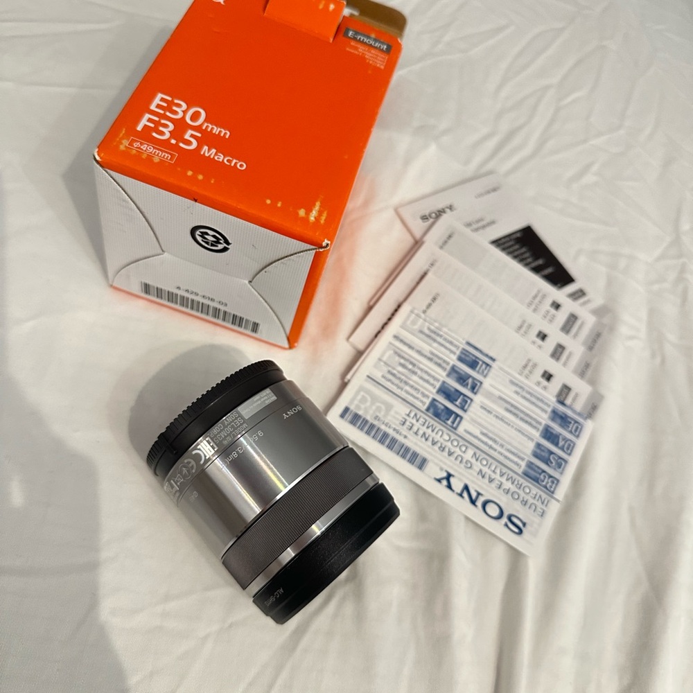 Sony E-mount E30mm F3.5 Macro lens